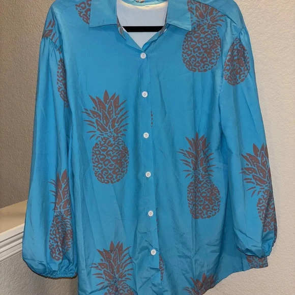 Tops - NWOT Pineapple Button Down Long Sleeve Shirt